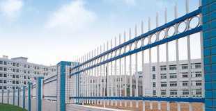 彩色镀锌方管围墙 兼顾美观与耐久性的现代建筑建材新选择